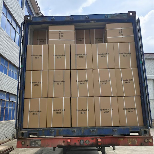 manual water bottle pump loading container